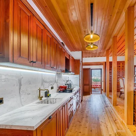 The Sukabagi House * אלאניה